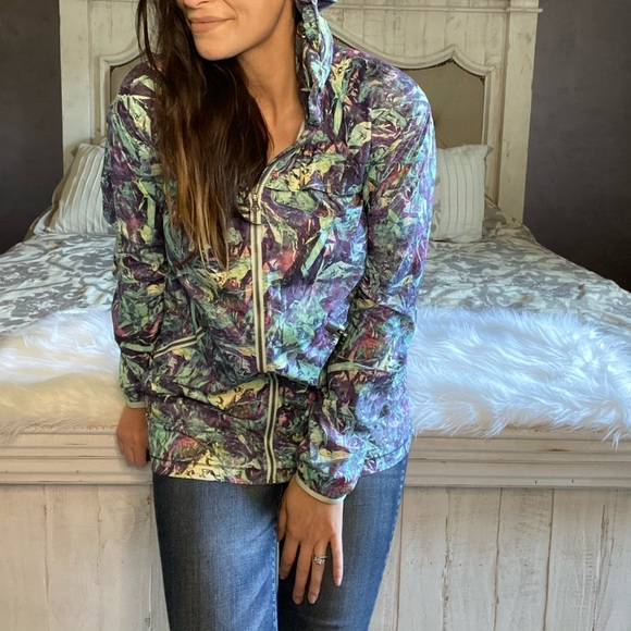 Lululemon jacket - Picture 3 of 8